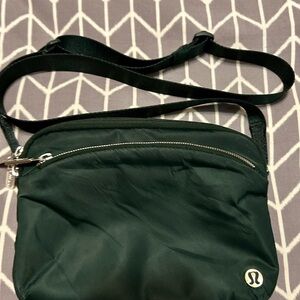 Lululemon Dark Green Everywhere Crossbody Bag